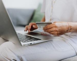 online-shop-with-credit-card